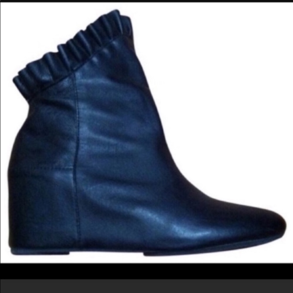 NYLA Black ruffle edge booties.  6.5 Guc.